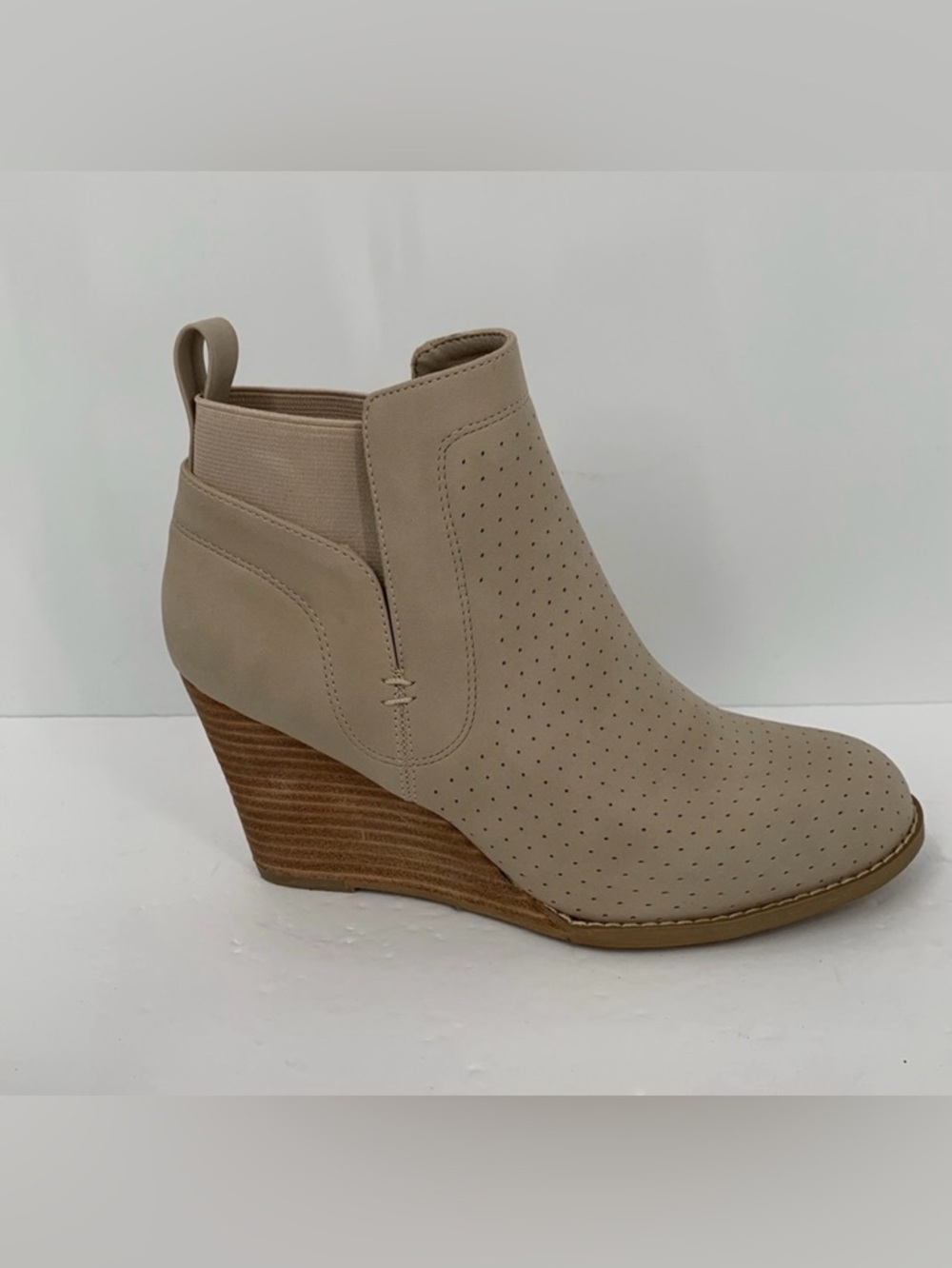 DV Dolce Vita Gerdy Chelsea ankle boots shoe wedge tan brown perforated new 7